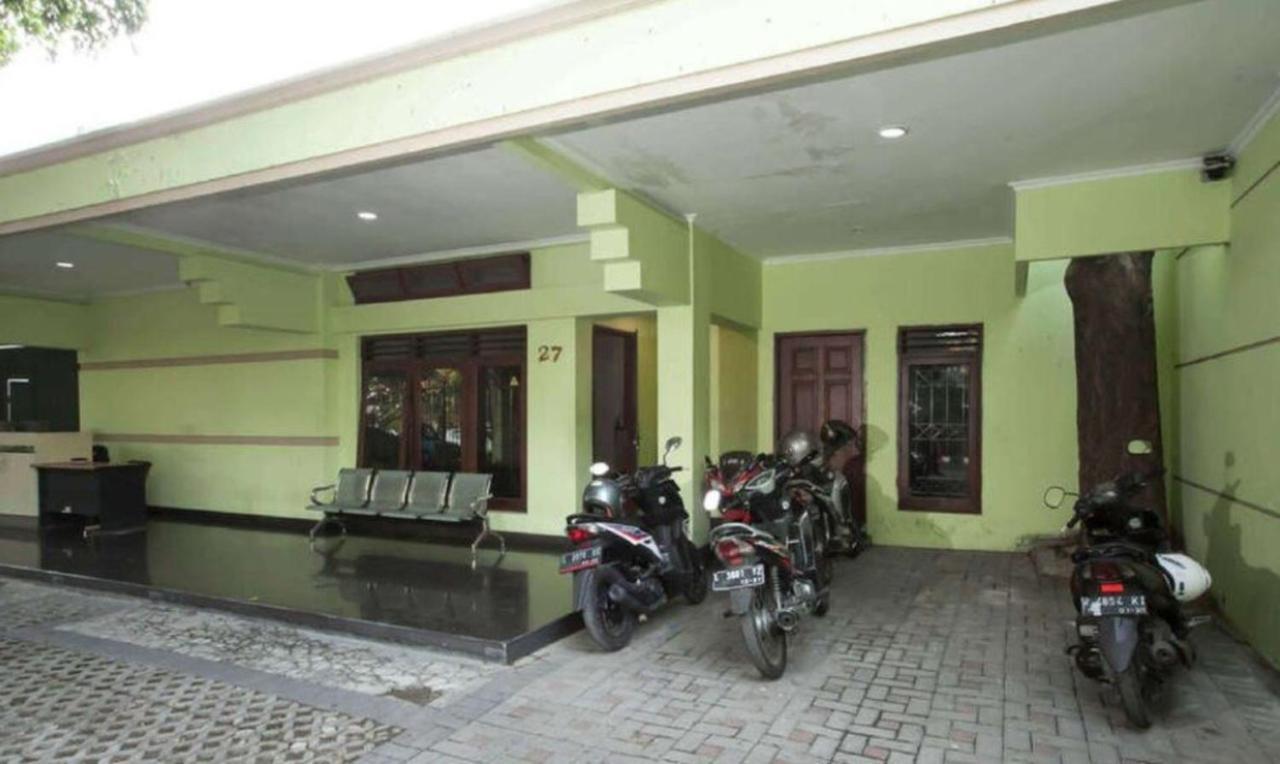 Soerabaja Place Guest House Surabaya Exterior photo